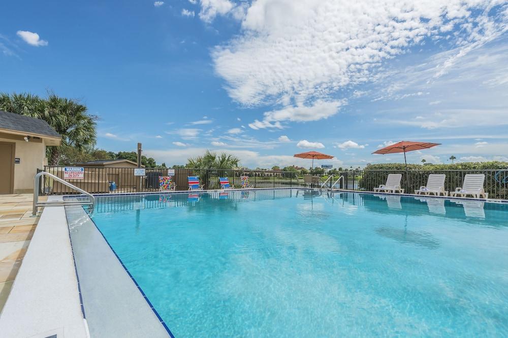 Four Corners Quality Inn & Suites Kissimmee By The Lake מראה חיצוני תמונה