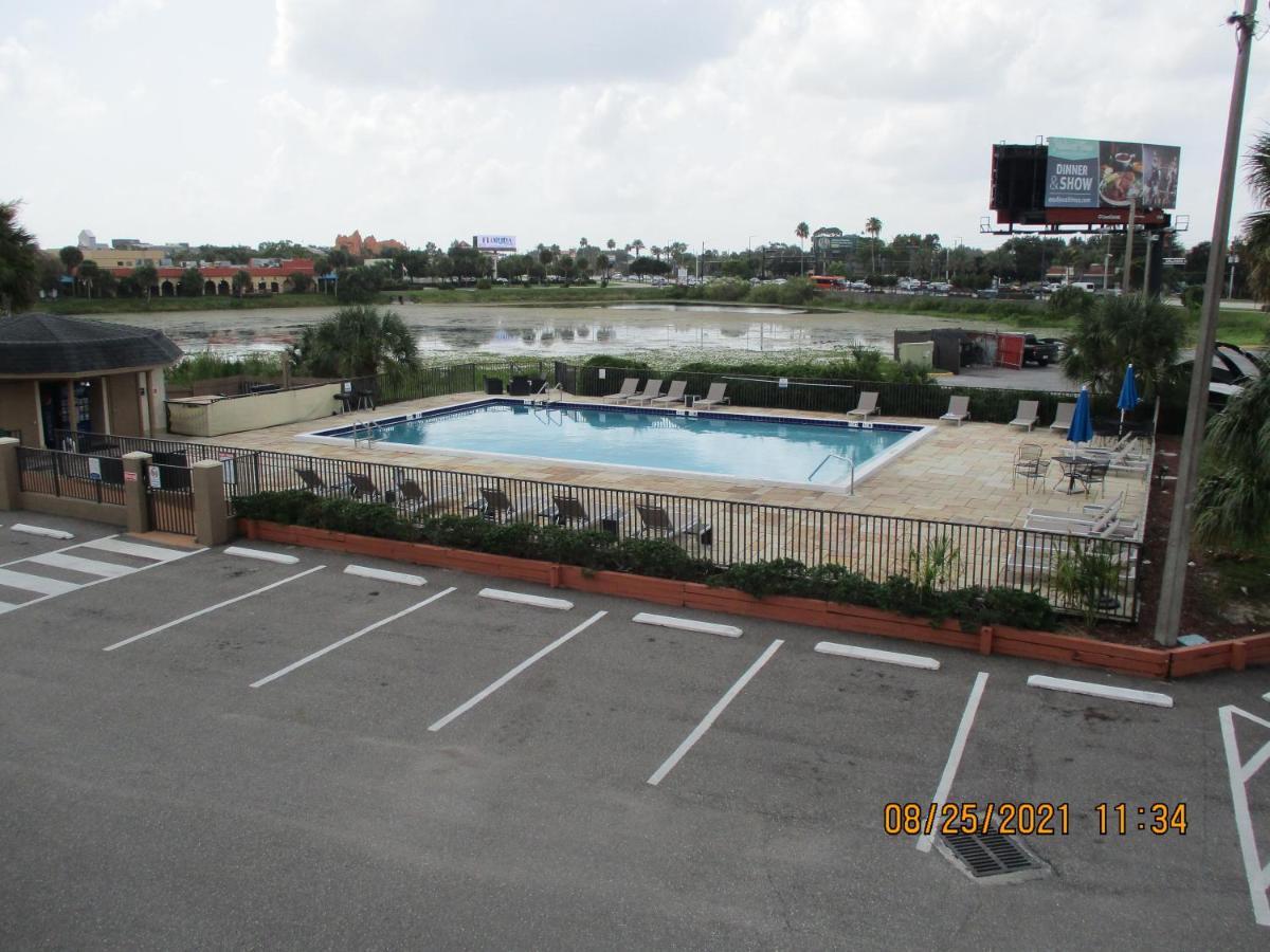 Four Corners Quality Inn & Suites Kissimmee By The Lake מראה חיצוני תמונה