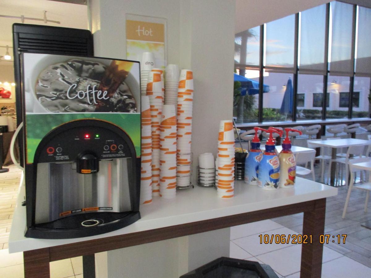 Four Corners Quality Inn & Suites Kissimmee By The Lake מראה חיצוני תמונה