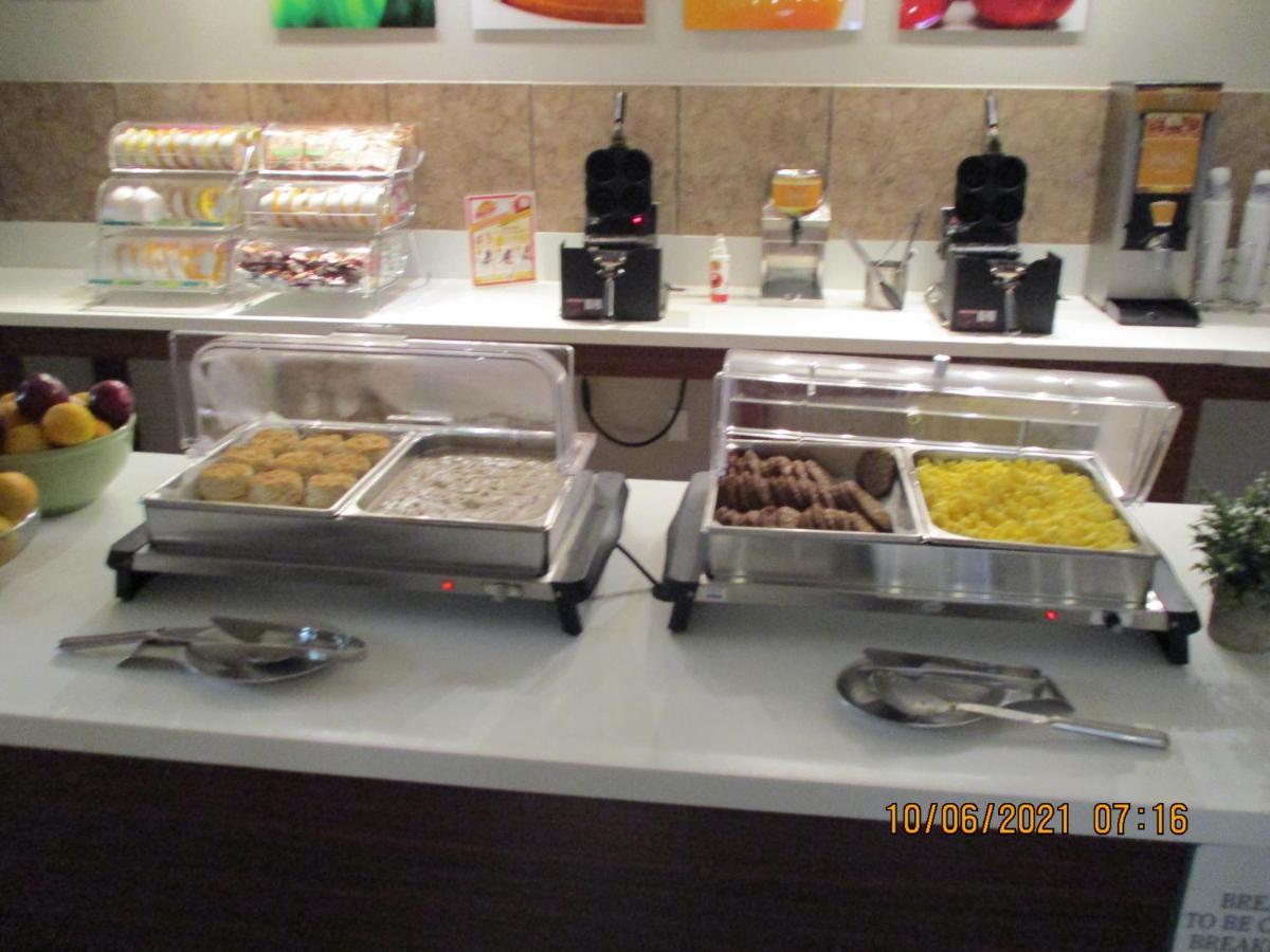 Four Corners Quality Inn & Suites Kissimmee By The Lake מראה חיצוני תמונה