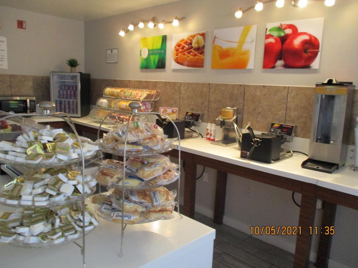 Four Corners Quality Inn & Suites Kissimmee By The Lake מראה חיצוני תמונה