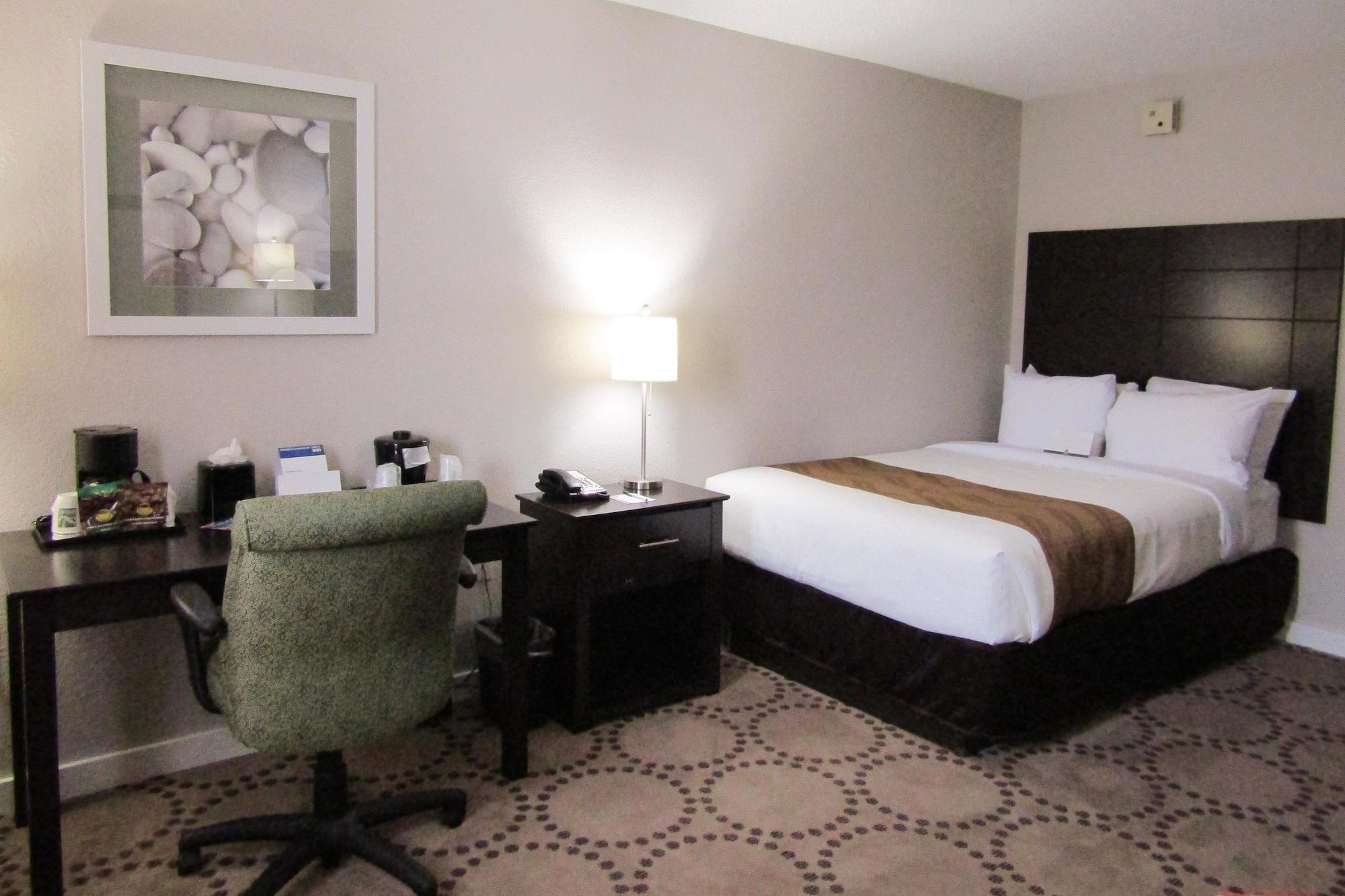 Four Corners Quality Inn & Suites Kissimmee By The Lake מראה חיצוני תמונה