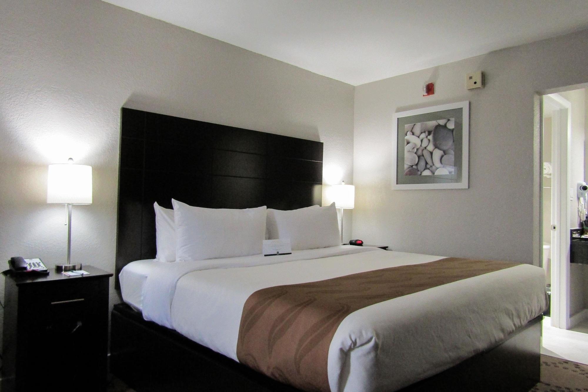 Four Corners Quality Inn & Suites Kissimmee By The Lake מראה חיצוני תמונה