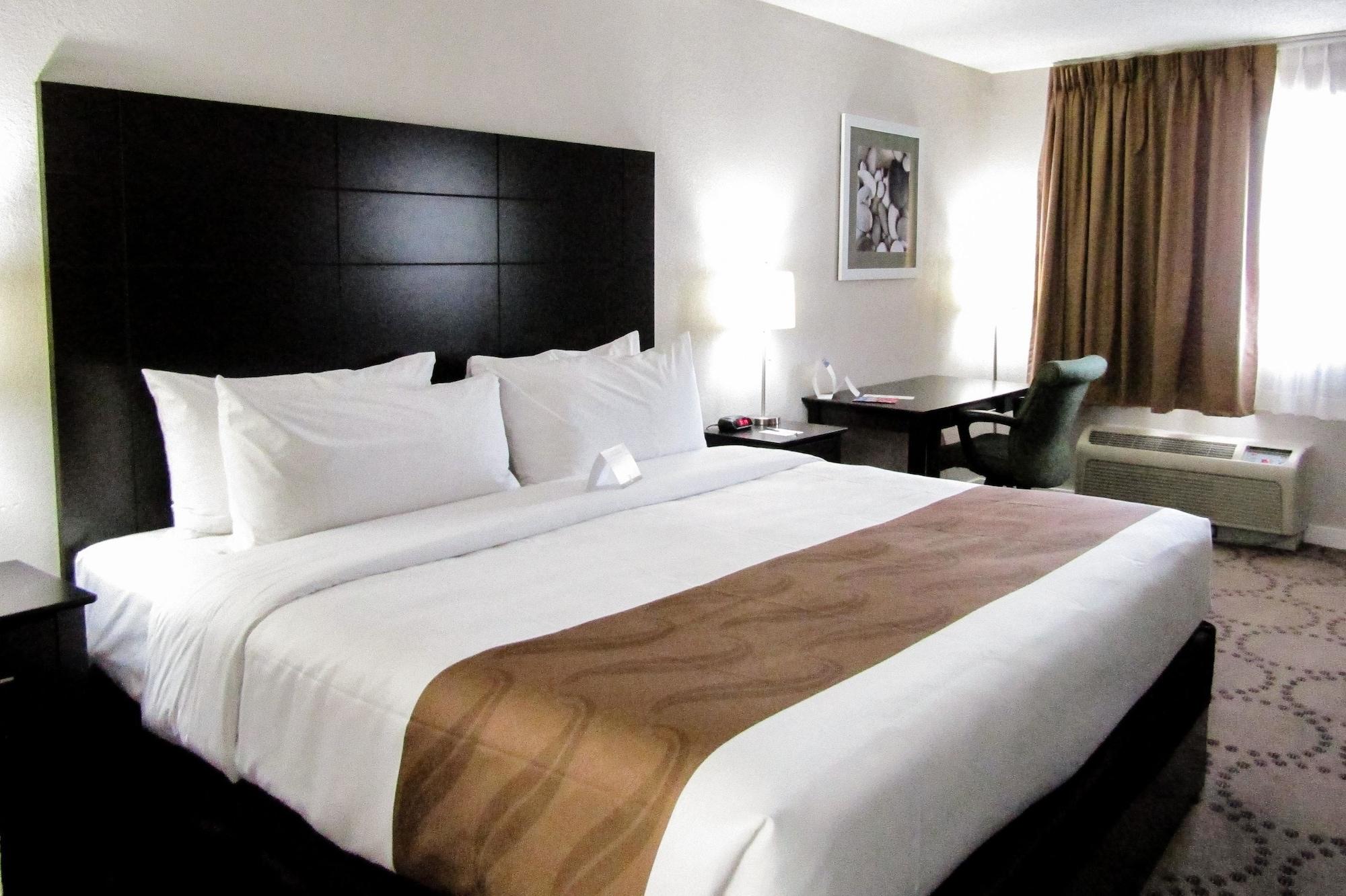 Four Corners Quality Inn & Suites Kissimmee By The Lake מראה חיצוני תמונה
