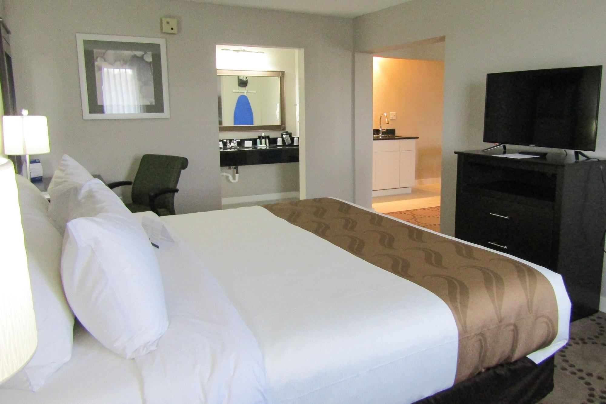 Four Corners Quality Inn & Suites Kissimmee By The Lake מראה חיצוני תמונה