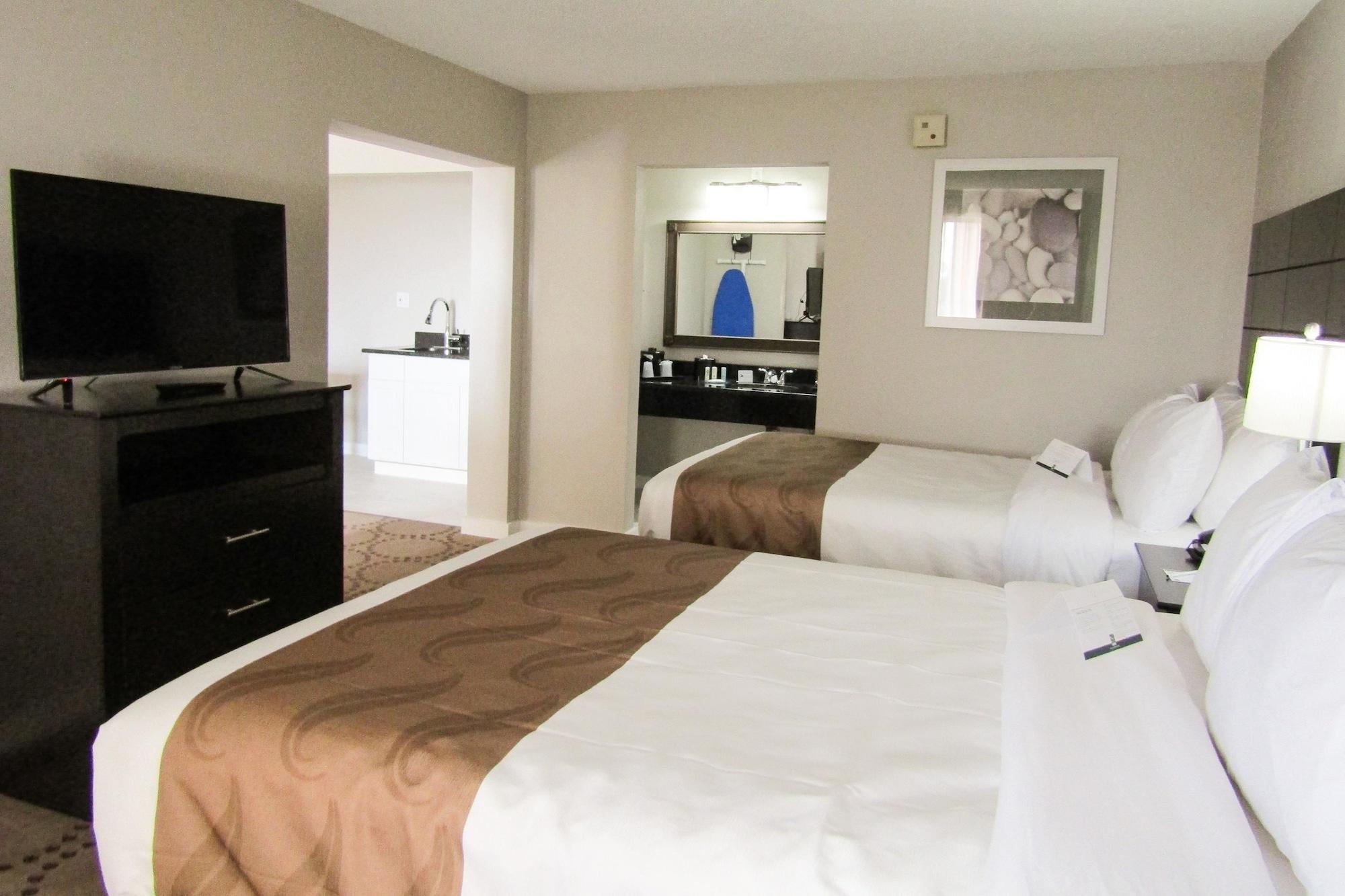 Four Corners Quality Inn & Suites Kissimmee By The Lake מראה חיצוני תמונה