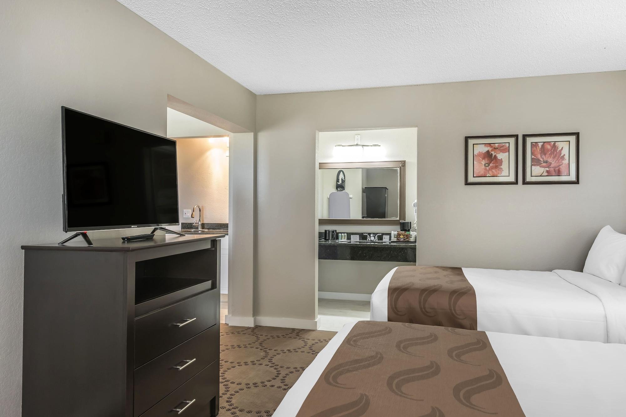 Four Corners Quality Inn & Suites Kissimmee By The Lake מראה חיצוני תמונה