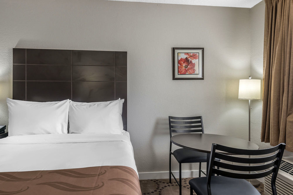 Four Corners Quality Inn & Suites Kissimmee By The Lake מראה חיצוני תמונה