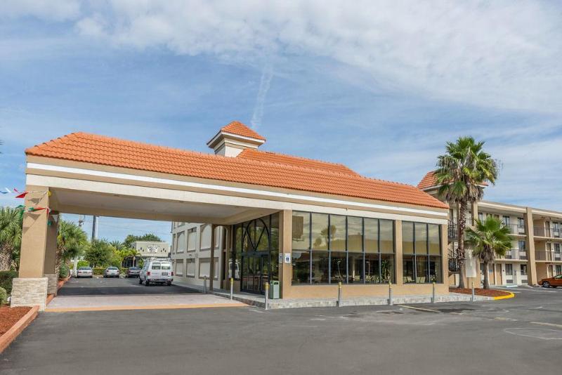 Four Corners Quality Inn & Suites Kissimmee By The Lake מראה חיצוני תמונה