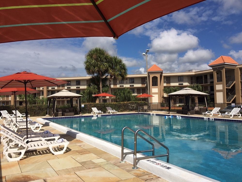 Four Corners Quality Inn & Suites Kissimmee By The Lake מראה חיצוני תמונה