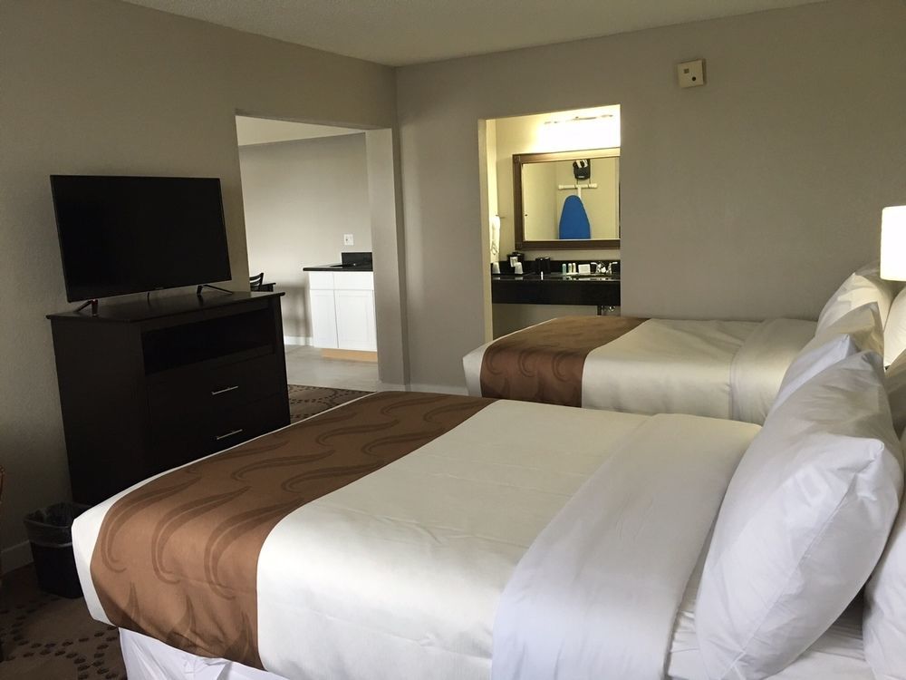 Four Corners Quality Inn & Suites Kissimmee By The Lake מראה חיצוני תמונה