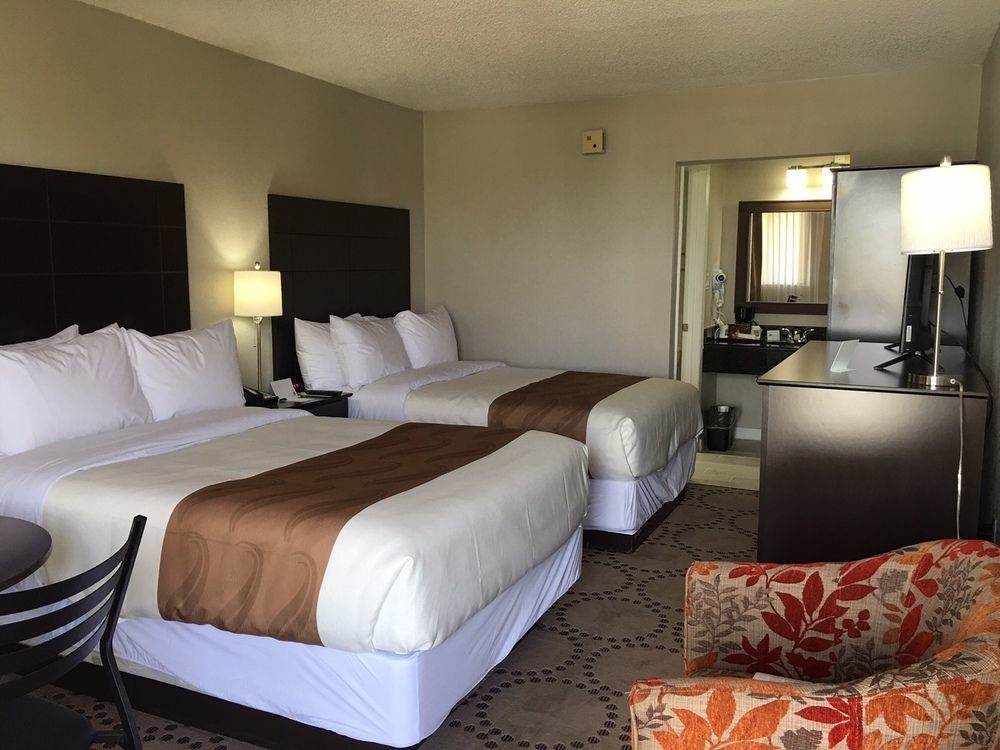 Four Corners Quality Inn & Suites Kissimmee By The Lake מראה חיצוני תמונה