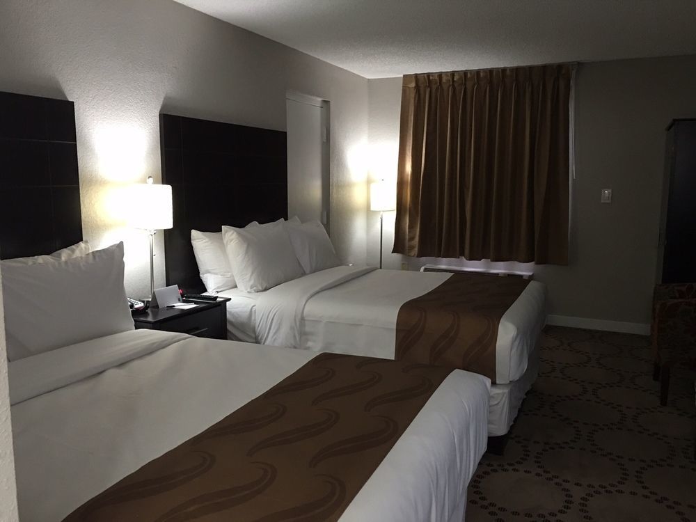 Four Corners Quality Inn & Suites Kissimmee By The Lake מראה חיצוני תמונה