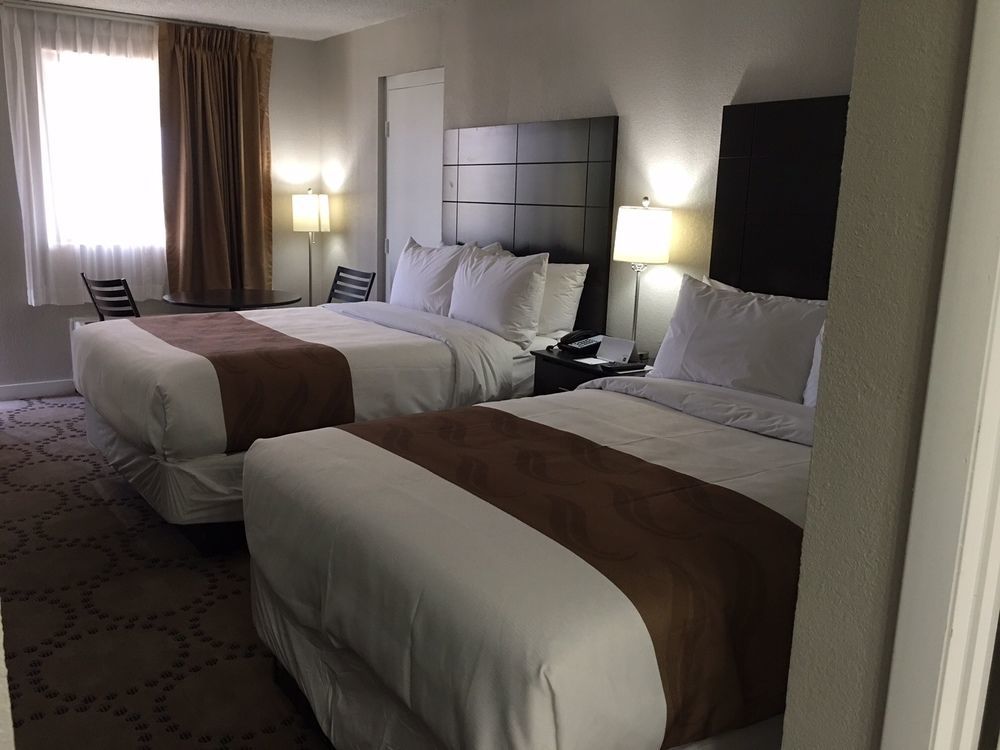 Four Corners Quality Inn & Suites Kissimmee By The Lake מראה חיצוני תמונה