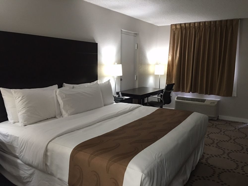 Four Corners Quality Inn & Suites Kissimmee By The Lake מראה חיצוני תמונה